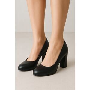 ONO black leather round toe chunky heels size 7.5